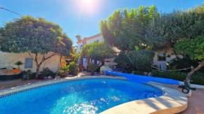 Spacious Farmhouse enjoying Mature Gardens, Heated Private Pool & Stunning Views